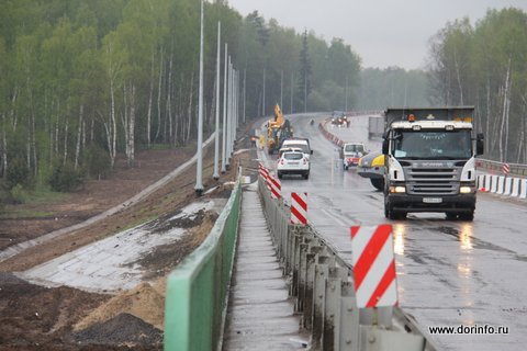 Движение в месте оползня на участке трассы М-5 Урал в Самарской области восстановлено