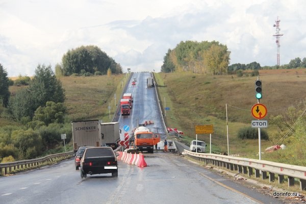 На мосту через реку Моркость в Курской области завершен первый этап ремонта