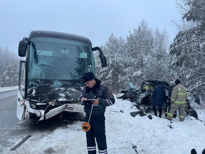 Трое взрослых и ребенок погибли в ДТП на трассе Екатеринбург – Серов в Свердловской области