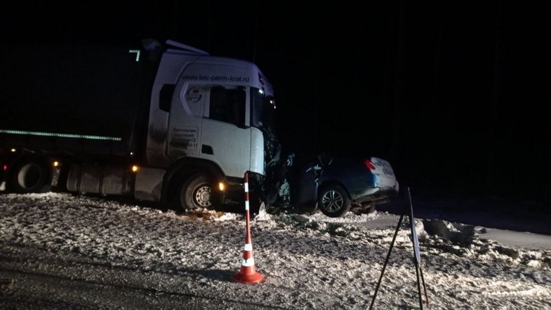 Два человека погибли в аварии на трассе Р-404 в Тюменской области