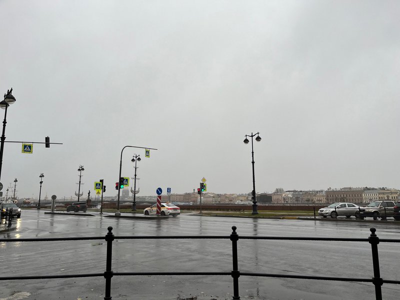 Из-за гололеда на дорогах в Петербурге объявлен «желтый» уровень погодной опасности