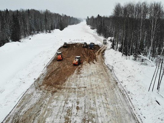 Дороги к Высокогорскому мосту в Красноярском крае строят круглосуточно