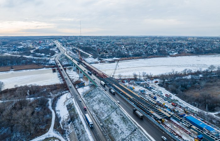 На трассе М-4 Дон в Ростовской области началась надвижка пролетов правого моста через Северский Донец