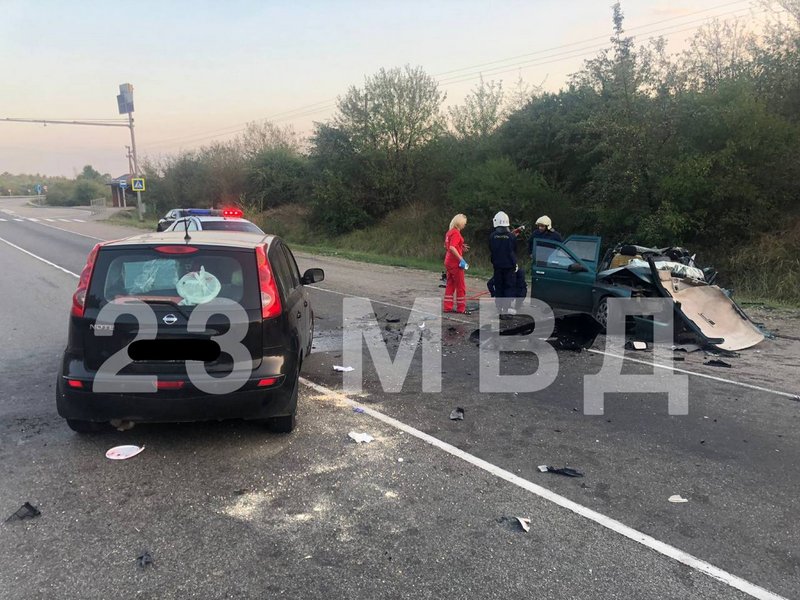 Двое погибли в утренней аварии на трассе на Кубани