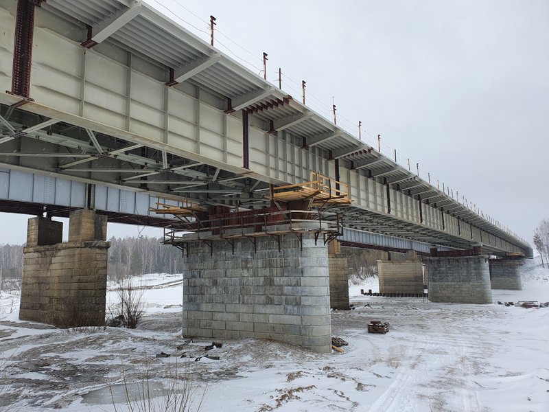 Продолжается строительство моста через реку Яя в Томской области