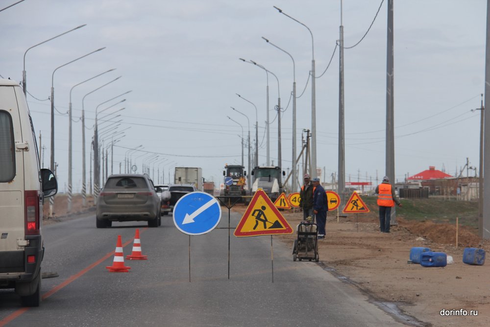 Ямочный ремонт на Новом мосту в Астрахани проводят по ночам