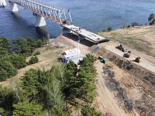 Строители Высокогорского моста в Красноярском крае начали работы в русле Енисея