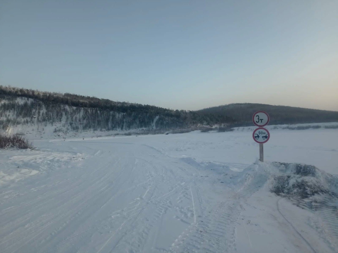 Движение по автозимнику через реку Амга в Якутии запустили 6 декабря