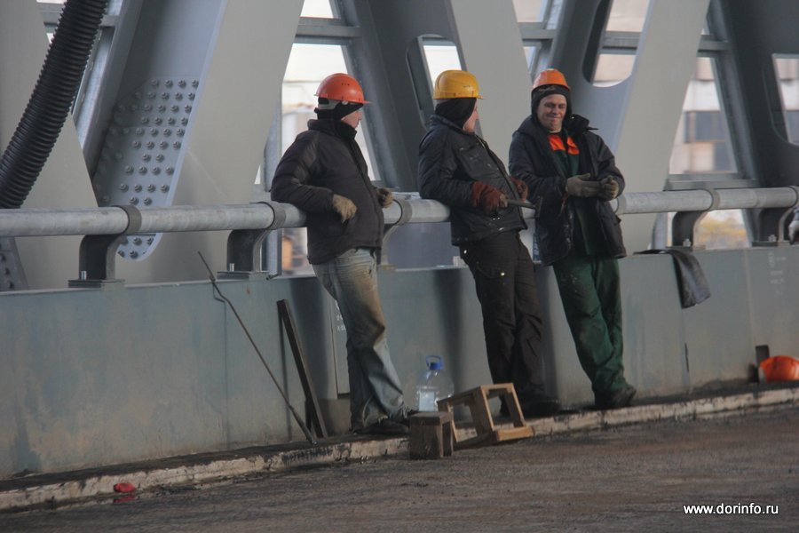 Продолжается ремонт старого арочного моста через реку Белая в Уфе
