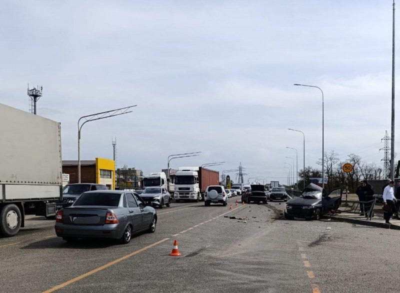Три человека погибли в аварии на трассе Р-217 Кавказ на Кубани