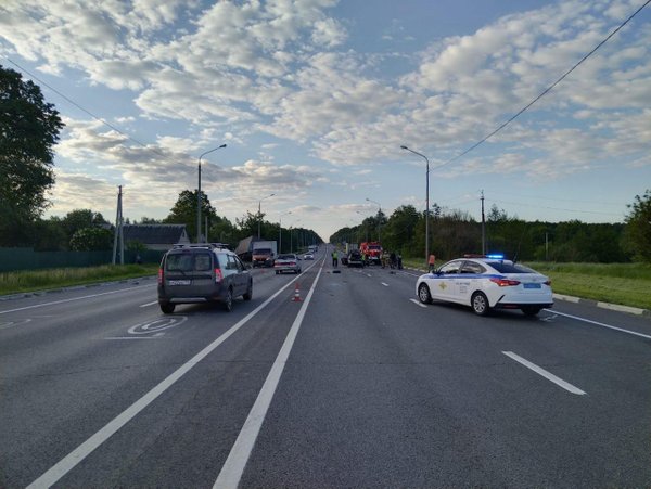 Двое погибли в ночной аварии с легковушкой и грузовиком на трассе М-5 Урал в Рязанской области
