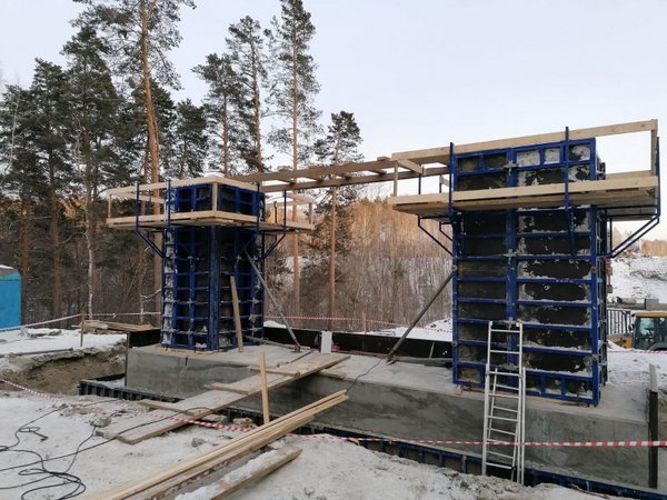 Эстакаду на втором этапе трассы Барышево - Кольцово в Новосибирской области строят круглосуточно