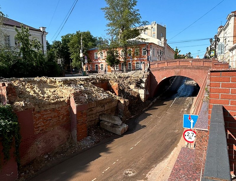 Ливень в Воронеже разрушил часть подпорной стены Каменного моста