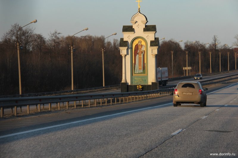 На трассе М-12 Восток в Нижегородской области открыли православный киот