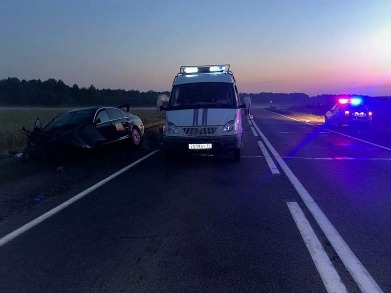 Четыре человека погибли в ночной аварии на трассе М-8 Холмогоры на Вологодчине