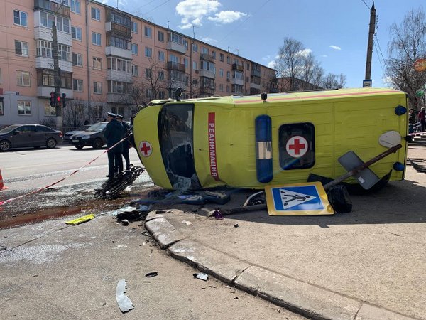 В Твери столкнулись «скорая» и внедорожник: двое погибли