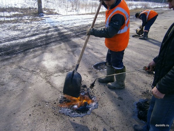 На федеральных трассах в Пензенской области устраняют дефекты покрытия