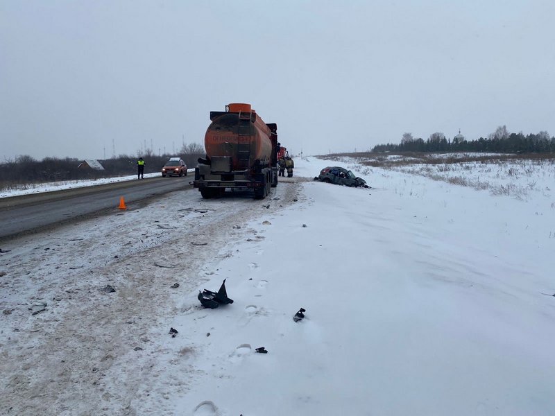 Женщина и подросток погибли в утренней аварии на трассе Р-239 в Татарстане