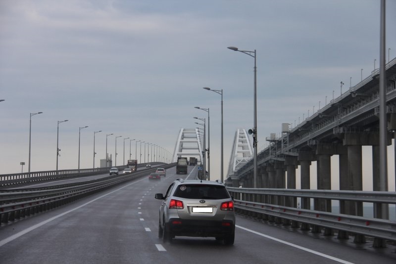 Временно перекрыт Крымский мост