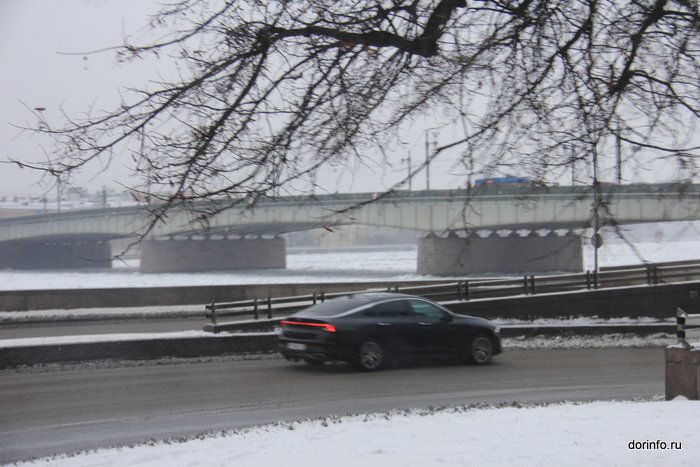 Из-за сильного ветра и снегопада в Петербурге объявлен «желтый» уровень опасности
