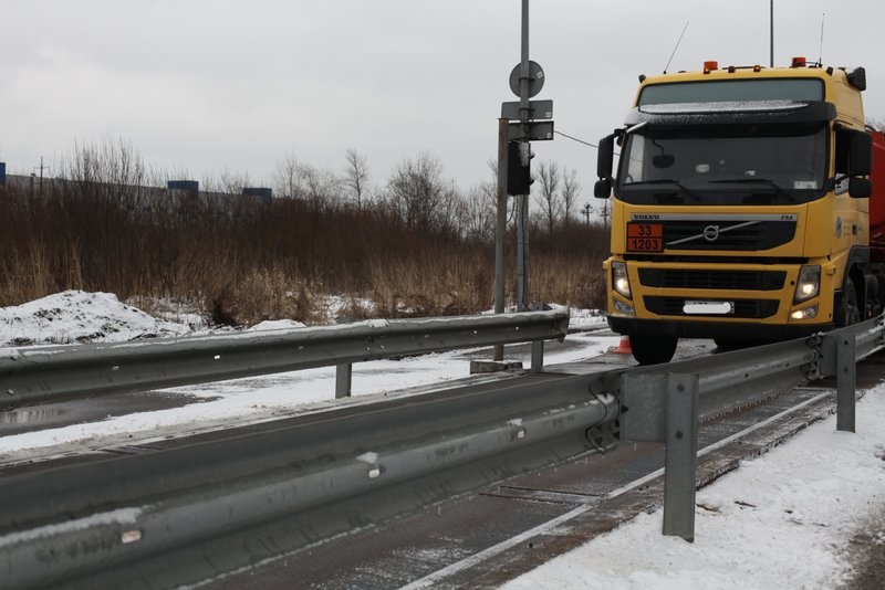 Ограничено движение большегрузов по мосту через Иню в Новосибирске