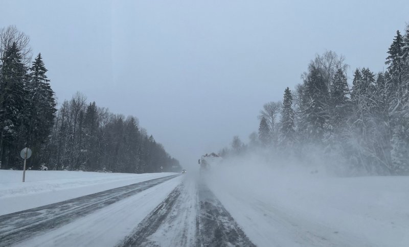 Из-за метели на Ямале перекрыты дороги, автозимники и ледовые переправы