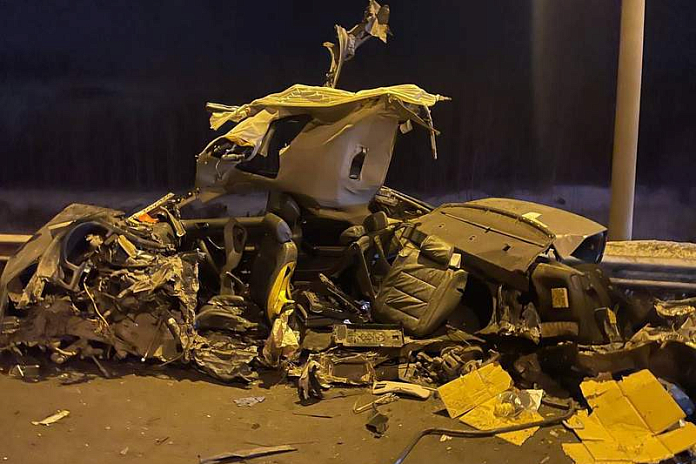 В аварии с грузовиком и легковушкой на трассе Р-255 в Красноярском крае погиб человек