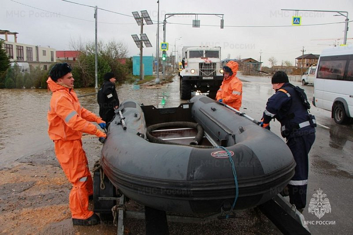 Дорожники Крыма в усиленном режиме устраняют последствия стихии