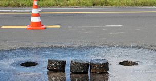 Федеральные дорожники проверили ход ремонта дорог в Шелехове Иркутской области