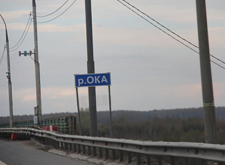 Дорожники разбирают пролет и опоры моста через Оку на трассе М-2 Крым в Подмосковье