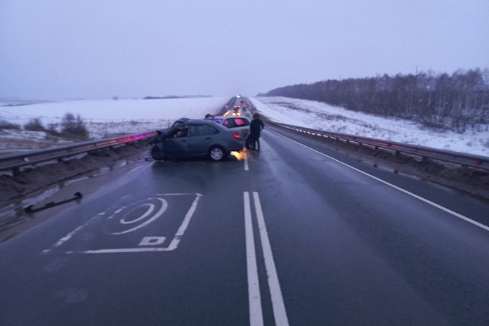 Три человека погибли в аварии на трассе М-5 Урал в Самарской области