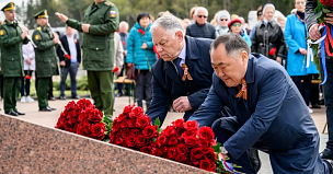 На трассе М-1 Беларусь в Подмосковье почтили память воинов-дорожников