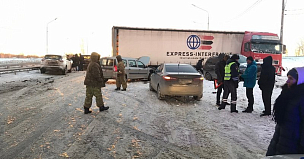 Восемь машин попали в аварию на трассе под Челябинском