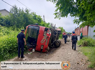 После опрокидывания автобуса в Хабаровском крае в больницу доставили 12 детей и двоих взрослых
