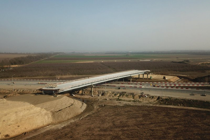 Строительство нового направления трассы А-289 к Крымскому мосту на Кубани выполнено на 50 %