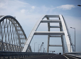Вечером 19 марта приостановили движение по Крымскому мосту