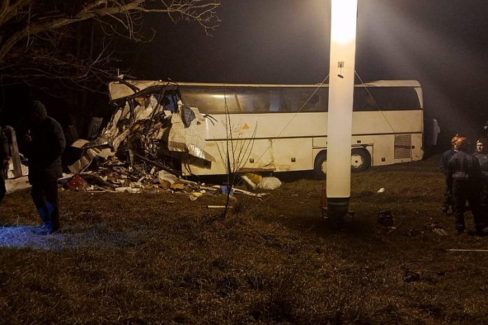 В ДТП с автобусом и грузовиком на Кубани погибли пять человек