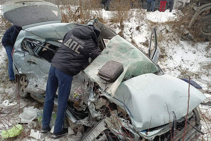 Женщина-водитель погибла в аварии на трассе Р-351 в Свердловской области