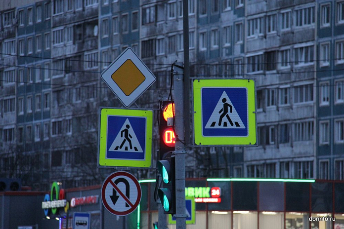 На дорогах Петербурга установили 22 новых светофора