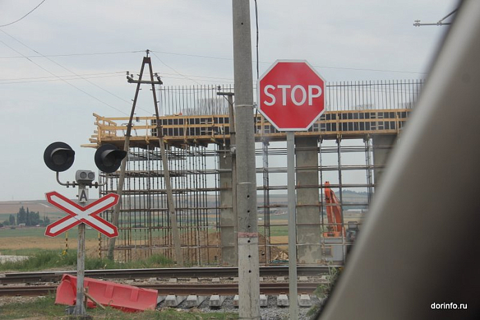 Подрядчик формирует стройгородок для возведения путепровода в Узловой Тульской области