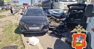 МАЗ врезался в восемь машин в подмосковных Люберцах