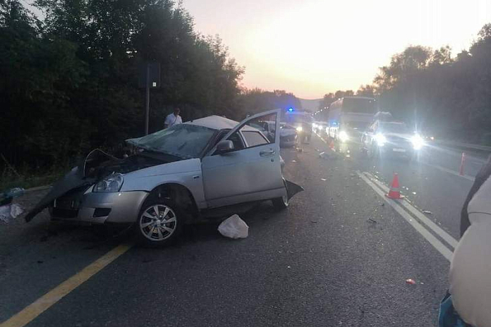 В ночной аварии на трассе М-4 Дон в Горячем Ключе погиб человек