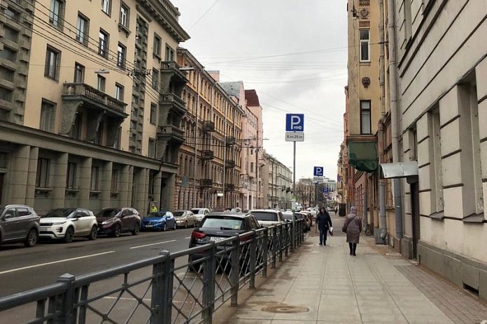 Зону платной парковки в Петроградском районе Петербурга оборудуют дорожными знаками
