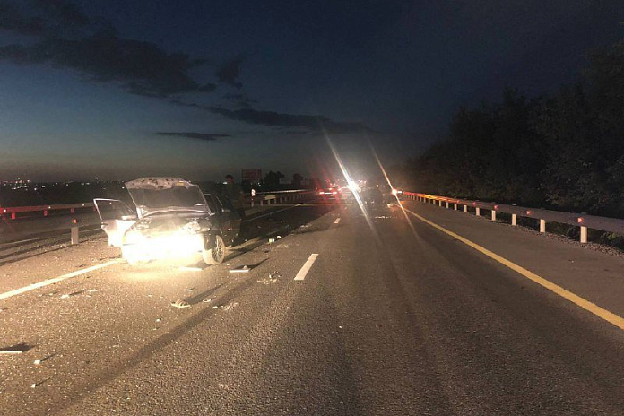 Пассажир ВАЗа погиб в аварии на трассе М-4 Дон в Ростовской области