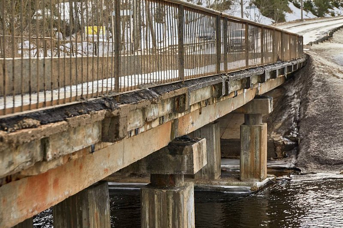 Разбирать мост через Оредеж в Ленобласти начнут 27 марта