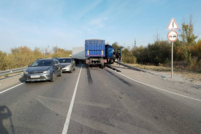 Массовая авария затруднила движения на бесплатном участке трассы М-4 Дон в Липецкой области