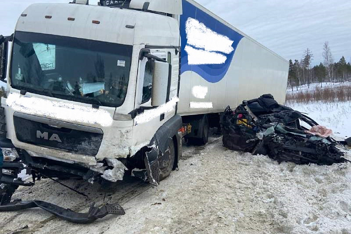 Ребенок и двое взрослых погибли в ДТП на трассе Р-255 Сибирь в Красноярском крае