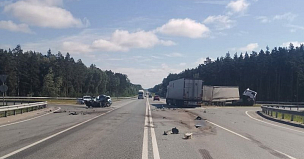 Водитель легковой иномарки погиб в ДТП с фурой в Новосибирской области