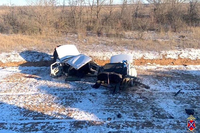В аварии с нефтевозом на трассе Р-228 в Волгоградской области погибла пассажирка иномарки