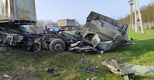 Два большегруза попали в аварию на трассе М-4 Дон в Воронежской области